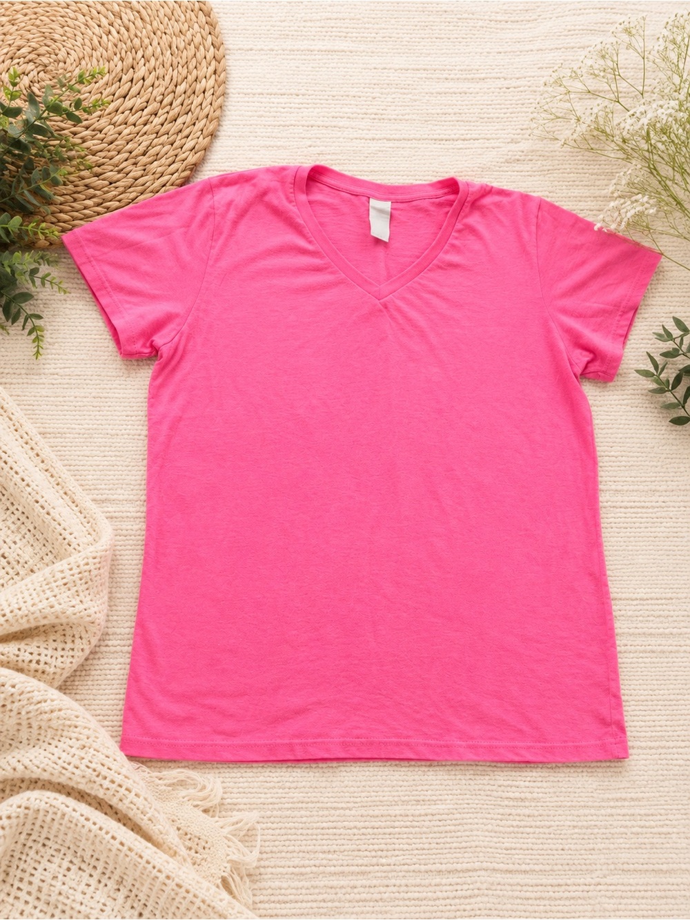 Gildan Hot Pink V-Neck T-Shirt – XL 660